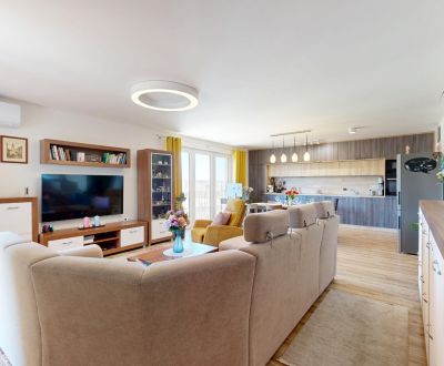 Einzigartiges 4-Zimmer-Penthouse mit Panoramablick, Bory, 2x Parkplatz