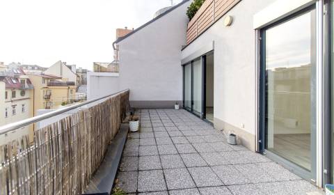 Mieten 4-Zimmer-Wohnung, 4-Zimmer-Wohnung, Dunajská, Bratislava - Star