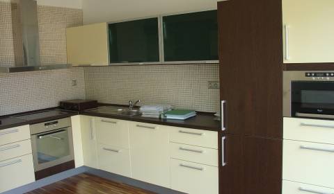 4-Zimmer-Wohnung, Rajská, zu vermieten, Bratislava - Staré Mesto, Slow