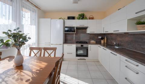 3-Zimmer-Wohnung, 1. mája, zu verkaufen, Pezinok, Slowakei