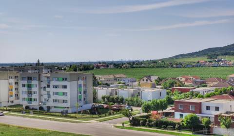 3-Zimmer-Wohnung, 1 mája, zu verkaufen, Pezinok, Slowakei