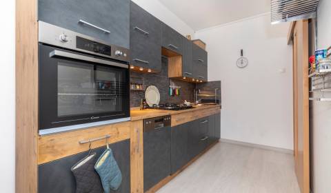 3-Zimmer-Wohnung, Šusteková, zu verkaufen, Bratislava - Petržalka, Slo