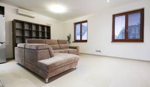 Mieten 3-Zimmer-Wohnung, 3-Zimmer-Wohnung, Kremeľská, Bratislava - Dev