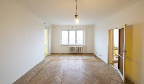 RESERVIERT 2,5 Zi Wohnung zum Renovieren, 2 Loggia, 10/11OG