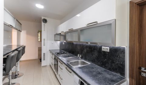Mieten 3-Zimmer-Wohnung, 3-Zimmer-Wohnung, Novomestská, Nové Zámky, Sl