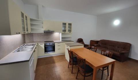 2-Zimmer-Wohnung, Kupeckého, zu vermieten, Pezinok, Slowakei