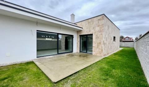 Einfamilienhaus, Hrušovská, zu verkaufen, Bratislava - Ružinov, Slowak