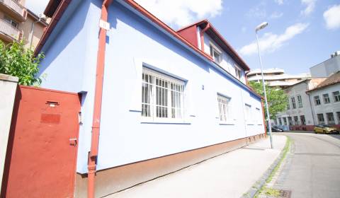 Einfamilienhaus zu mieten in Bratislava