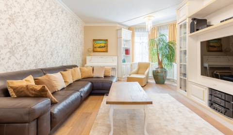 Mieten 4-Zimmer-Wohnung, 4-Zimmer-Wohnung, Jakubovo námestie, Bratisla