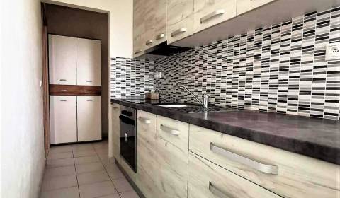 Mieten 3-Zimmer-Wohnung, 3-Zimmer-Wohnung, Makarenkova, Partizánske, S