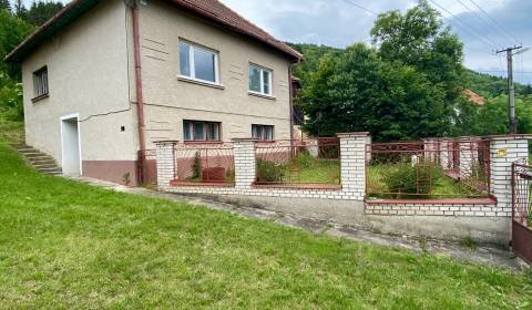 Predaj Rodinného domu s veľkým pozemkom 10850 m2  Detva- Skliarovo