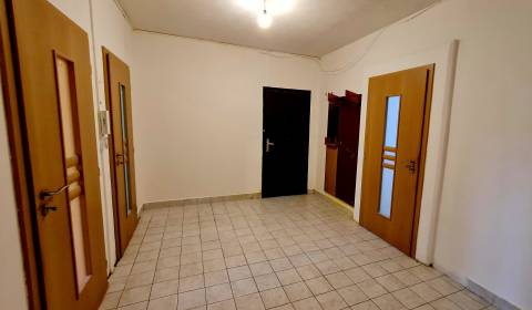 Kaufen 4-Zimmer-Wohnung, 4-Zimmer-Wohnung, Učiteľská, Banská Štiavnica