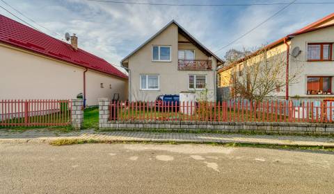 Rodinný dom s veľkým pozemkom na predaj, Záhradné pri Prešove