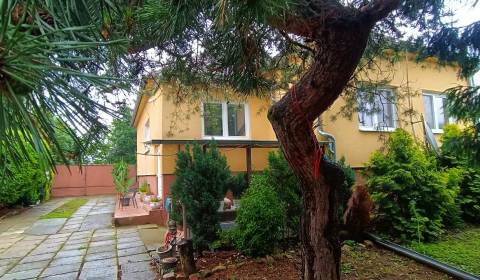 Ponúkame Vám exkluzívne na predaj krásny rodinný dom, obec Oponice