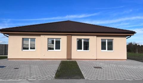Kvalitný 4-izbový bungalov, 95 m2, obec Trnávka