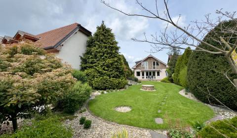 PREDAJ ! 7 izbový rodinný dom s prekrásnou záhradou v obci Šelpice