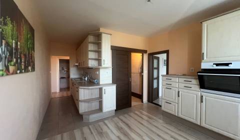Kaufen 3-Zimmer-Wohnung, 3-Zimmer-Wohnung, Bánovce nad Bebravou, Slowa