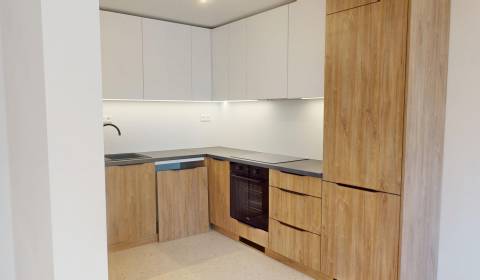 Kaufen 3-Zimmer-Wohnung, 3-Zimmer-Wohnung, Karpatská, Nové Mesto nad V