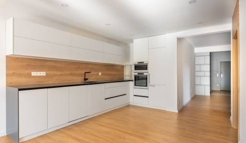 Kaufen 4-Zimmer-Wohnung, 4-Zimmer-Wohnung, Konštantína Čulena, Trnava,