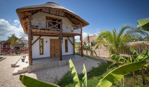 EINGESCHOSSIGE VILLA MIT MEERBLICK