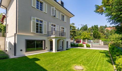 Einzigartige 6-Zimmer-Villa, Timravina Str., 450 m2, Garage, 545m2 