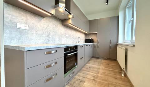 Kaufen 3-Zimmer-Wohnung, 3-Zimmer-Wohnung, Zlatovská, Trenčín, Slowake