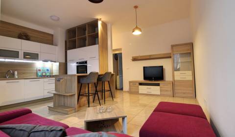 Mieten 3-Zimmer-Wohnung, 3-Zimmer-Wohnung, Štúrova, Nitra, Slowakei
