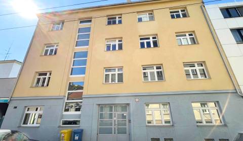 Kaufen 2-Zimmer-Wohnung, 2-Zimmer-Wohnung, Cintorínska, Bratislava - S