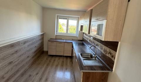 Kaufen 3-Zimmer-Wohnung, 3-Zimmer-Wohnung, Obrancov mieru, Levice, Slo