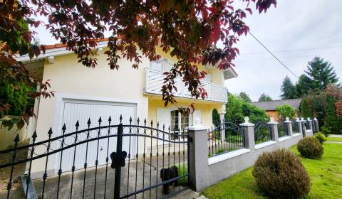 Gepflegtes Einfamilienhaus mit 4 Zimmern in ruhiger Lage in Dunasziget