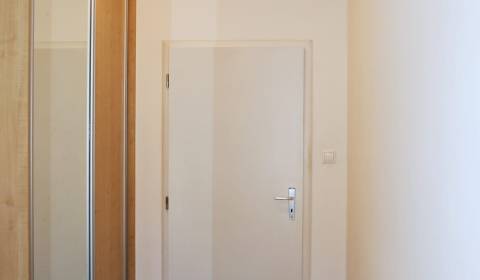 Mieten 4-Zimmer-Wohnung, 4-Zimmer-Wohnung, Hradská, Bratislava - Vraku