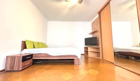 Kaufen 3-Zimmer-Wohnung, 3-Zimmer-Wohnung, Obchodná, Bratislava - Star