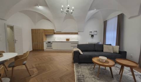 Mieten 2-Zimmer-Wohnung, 2-Zimmer-Wohnung, Kapitulská, Banská Bystrica