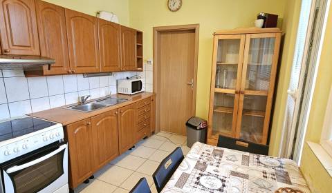 Kaufen 3-Zimmer-Wohnung, 3-Zimmer-Wohnung, Medveďovej, Bratislava - Pe
