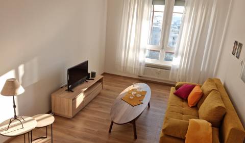 Mieten 2-Zimmer-Wohnung, 2-Zimmer-Wohnung, Školská, Bratislava - Staré