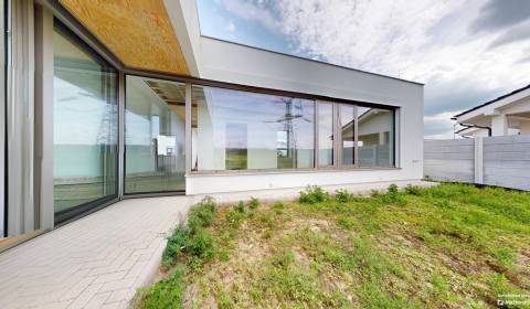 MA/KOSTOLIŠTE – Genehmigter Neubau IM STANDARD mit Aluminiumfenstern
