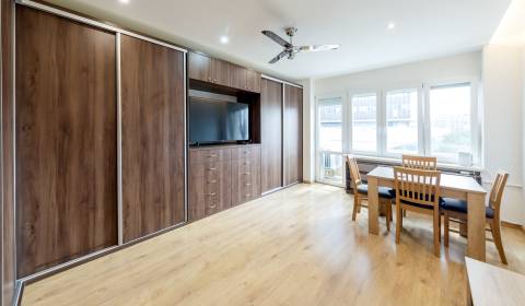 Mieten 3-Zimmer-Wohnung, 3-Zimmer-Wohnung, Rajská, Bratislava - Staré 