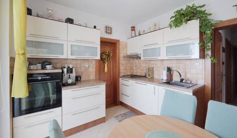 Kaufen 3-Zimmer-Wohnung, 3-Zimmer-Wohnung, Rozkvet, Považská Bystrica,