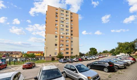 SENEC - 3-Zimmer-Wohnung modern renoviert im Zentrum mit Loggia