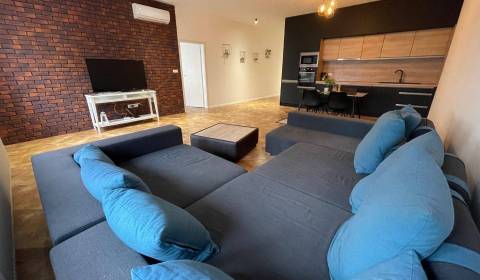 Kaufen 3-Zimmer-Wohnung, 3-Zimmer-Wohnung, Škultétyho, Topoľčany, Slow