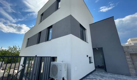 Kaufen Einfamilienhaus, Einfamilienhaus, Kamenistá, Bratislava - Rača,