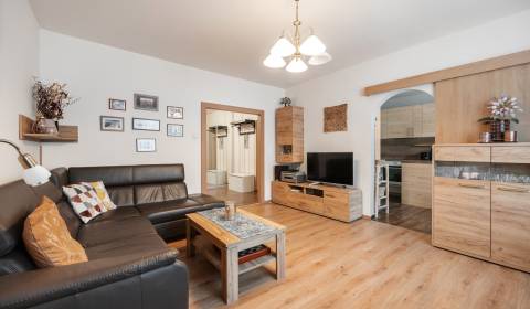 Kaufen 4-Zimmer-Wohnung, 4-Zimmer-Wohnung, Ambroseho, Bratislava - Pet