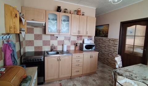 Kaufen 4-Zimmer-Wohnung, 4-Zimmer-Wohnung, Levice, Slowakei