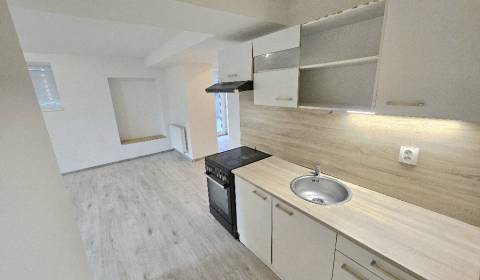 Kaufen 3-Zimmer-Wohnung, 3-Zimmer-Wohnung, Bánovce nad Bebravou, Slowa