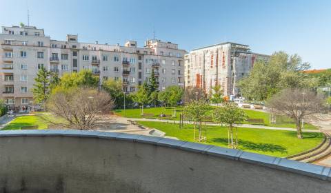 Kaufen 5+ Zimmer-Wohnung, 5+ Zimmer-Wohnung, Námestie Martina Benku, B