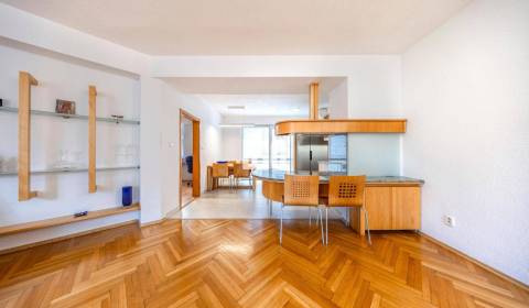 Kaufen 3-Zimmer-Wohnung, 3-Zimmer-Wohnung, Zámocká, Bratislava I, Slow