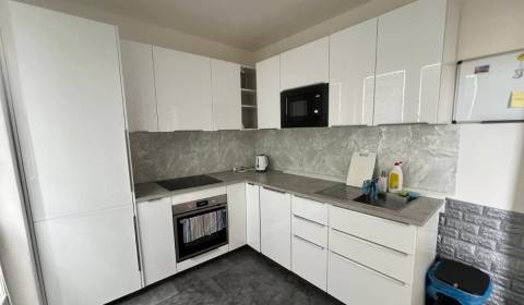 Kaufen 3-Zimmer-Wohnung, 3-Zimmer-Wohnung, Komárnická, Bratislava - Ru