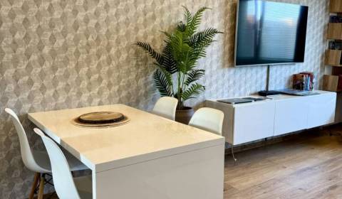 Kaufen 4-Zimmer-Wohnung, 4-Zimmer-Wohnung, Námestie SNP, Dunajská Stre