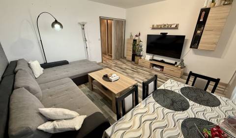Moderne 3-Zimmer-Wohnung mit Loggia und Parkplatz in Piešťany