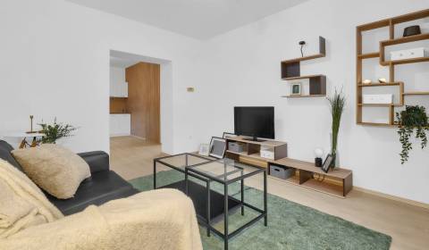 Kaufen 2-Zimmer-Wohnung, 2-Zimmer-Wohnung, Svätoplukova, Bratislava - 